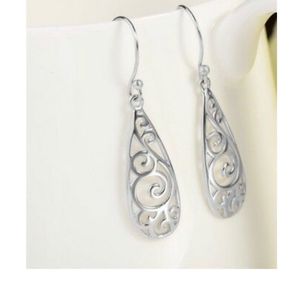 NEW Women earrings filigree tear drop dangle SS925
Sterling Silver
